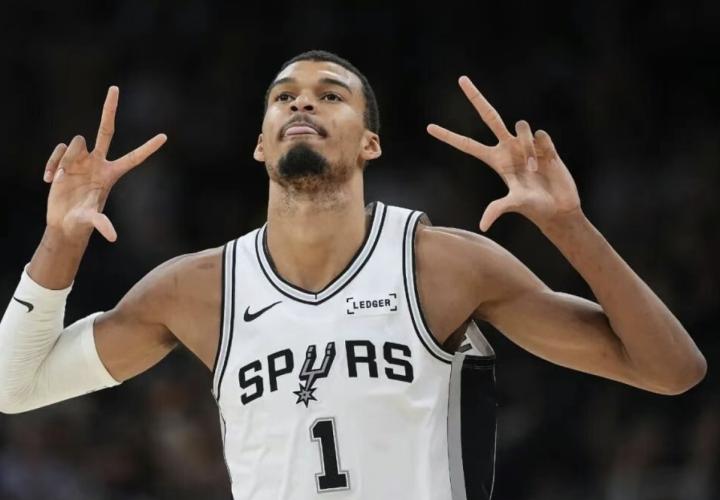  文班亚马连续五场轰出惊人数据，盖帽篮板双双超越姚明旧绩。 体育新闻 文班亚马连续五场轰出惊人数据，盖帽篮板双双超越姚明旧绩。 体育新闻