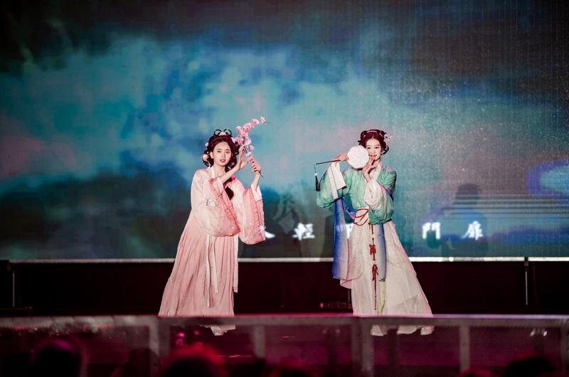  北运河边桃花开；沉浸体验引客来，产城联动绽活力。 文化旅游