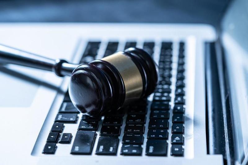  AI换脸短剧角色神似知名演员；北京互联网法院认定制作方存在侵权故意；播出方亦承担责任。 IT技术 AI换脸短剧角色神似知名演员；北京互联网法院认定制作方存在侵权故意；播出方亦承担责任。 IT技术