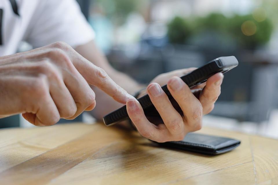  AI换脸短剧角色神似知名演员；北京互联网法院认定制作方存在侵权故意；播出方亦承担责任。 IT技术 AI换脸短剧角色神似知名演员；北京互联网法院认定制作方存在侵权故意；播出方亦承担责任。 IT技术