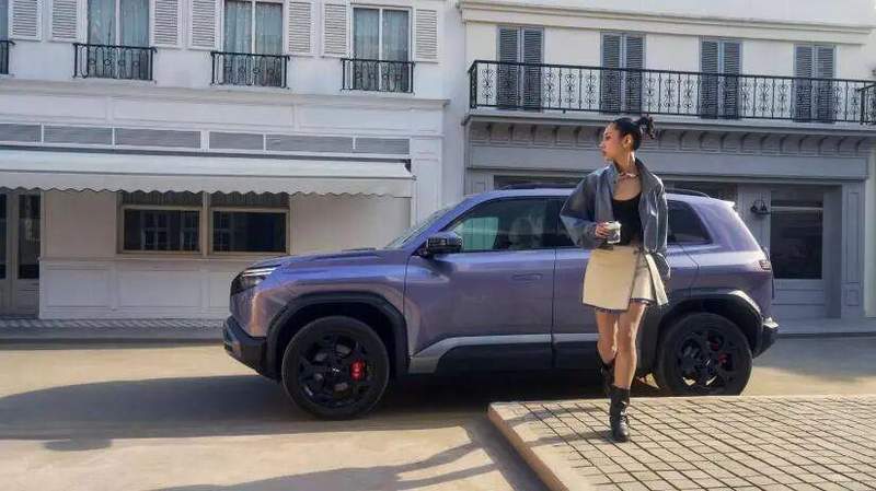 硬派纯电的技术破局:比亚迪刀片电池+闪充如何重塑15万级SUV价值标准 汽车科技