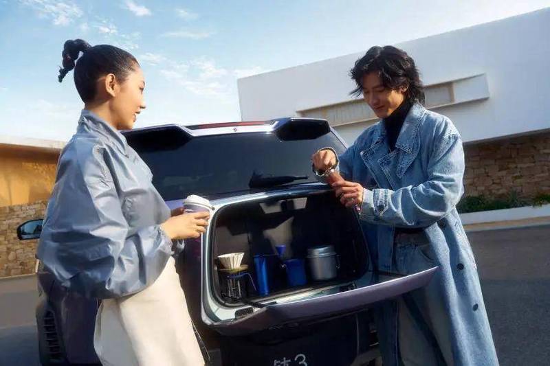 硬派纯电的技术破局:比亚迪刀片电池+闪充如何重塑15万级SUV价值标准 汽车科技