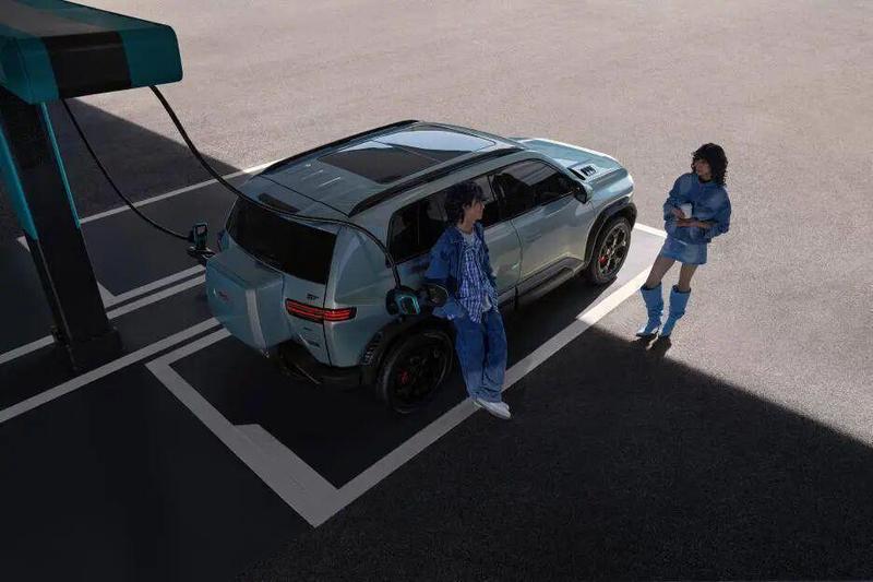 硬派纯电的技术破局:比亚迪刀片电池+闪充如何重塑15万级SUV价值标准 汽车科技