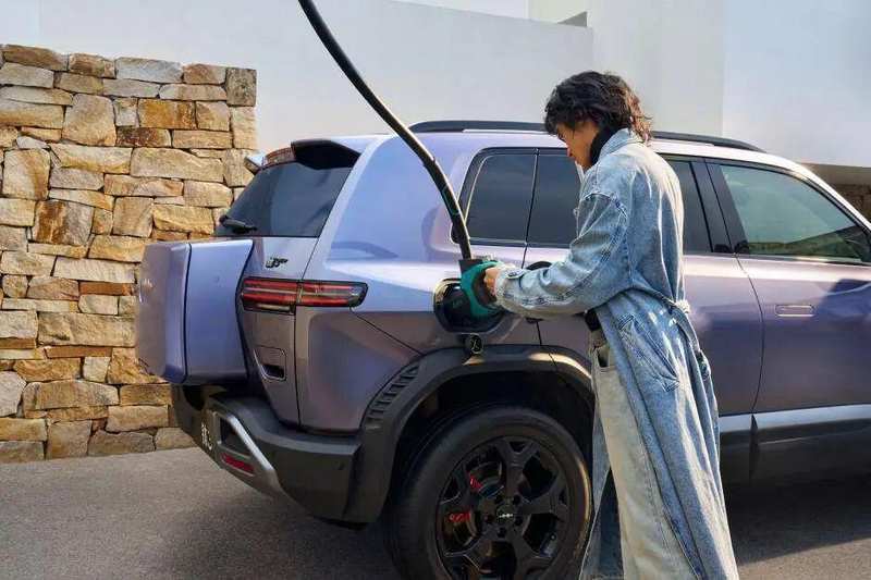 硬派纯电的技术破局:比亚迪刀片电池+闪充如何重塑15万级SUV价值标准 汽车科技