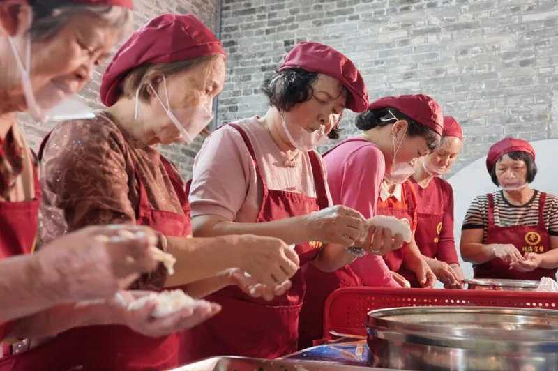 当动车组驶入七百年古村:省级非遗「官塘茶果」的技术解构与铁路文旅融合密码 文化旅游