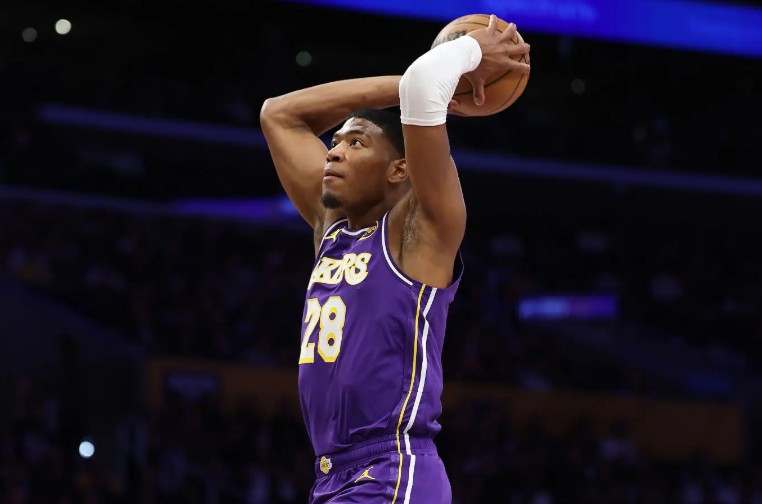  那个在湖人找不到位置的年轻人，其实从未放弃过证明自己 体育新闻