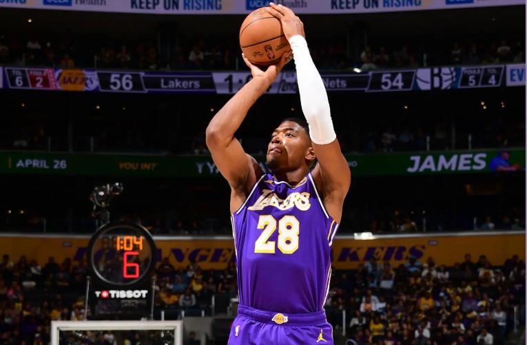  那个在湖人找不到位置的年轻人，其实从未放弃过证明自己 体育新闻