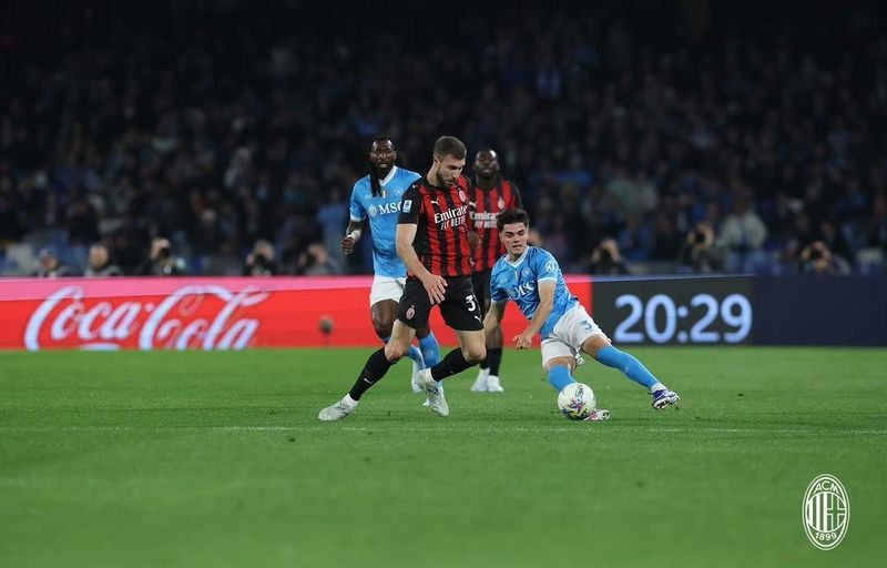  战术革命的临界点：阿莱格里的433抉择与米兰困局深度解析 体育新闻