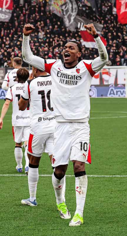  战术革命的临界点：阿莱格里的433抉择与米兰困局深度解析 体育新闻