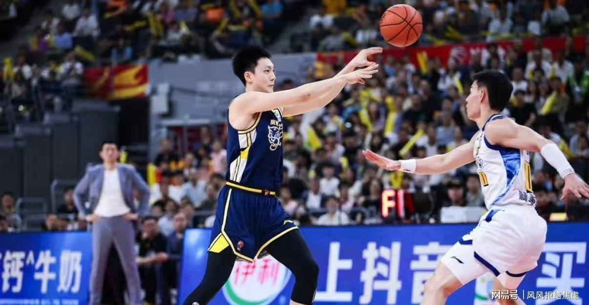  【技术拆解】广厦进攻困局深度剖析：胡金秋爆发背后的战术逻辑与顶薪困局 体育新闻