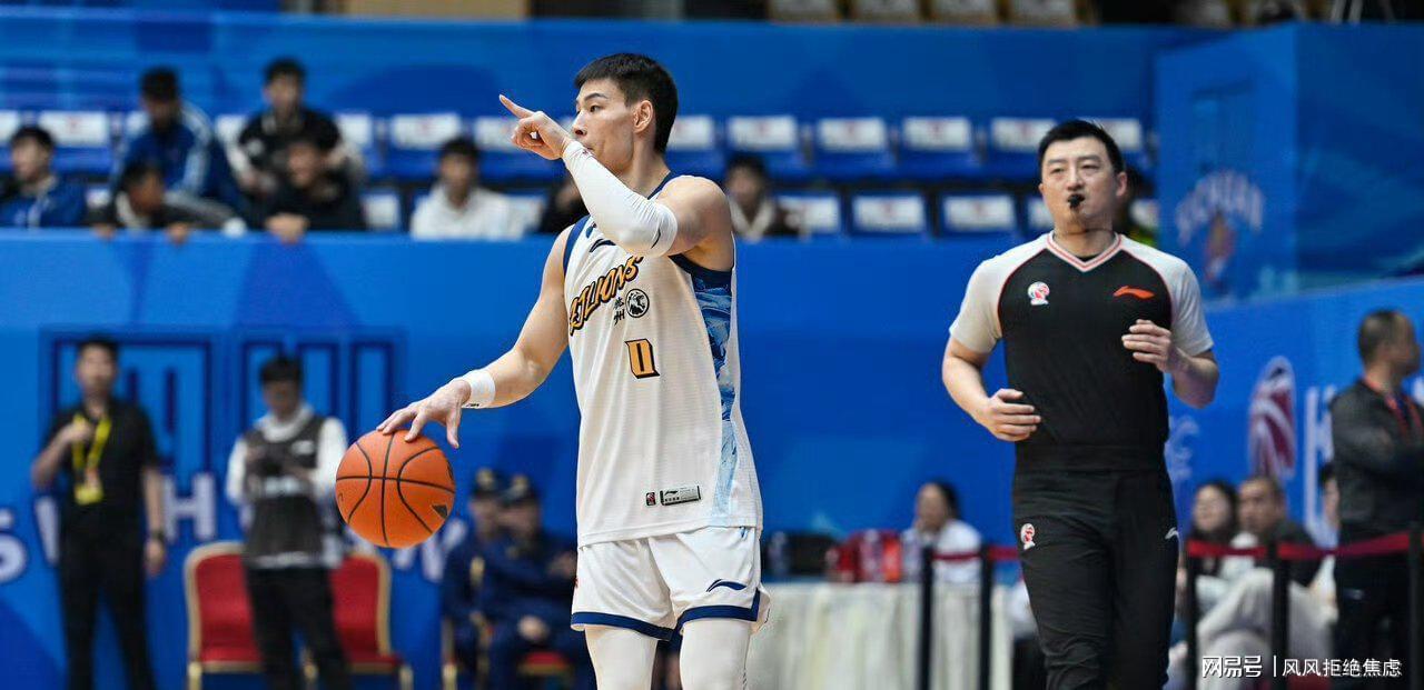  【技术拆解】广厦进攻困局深度剖析：胡金秋爆发背后的战术逻辑与顶薪困局 体育新闻