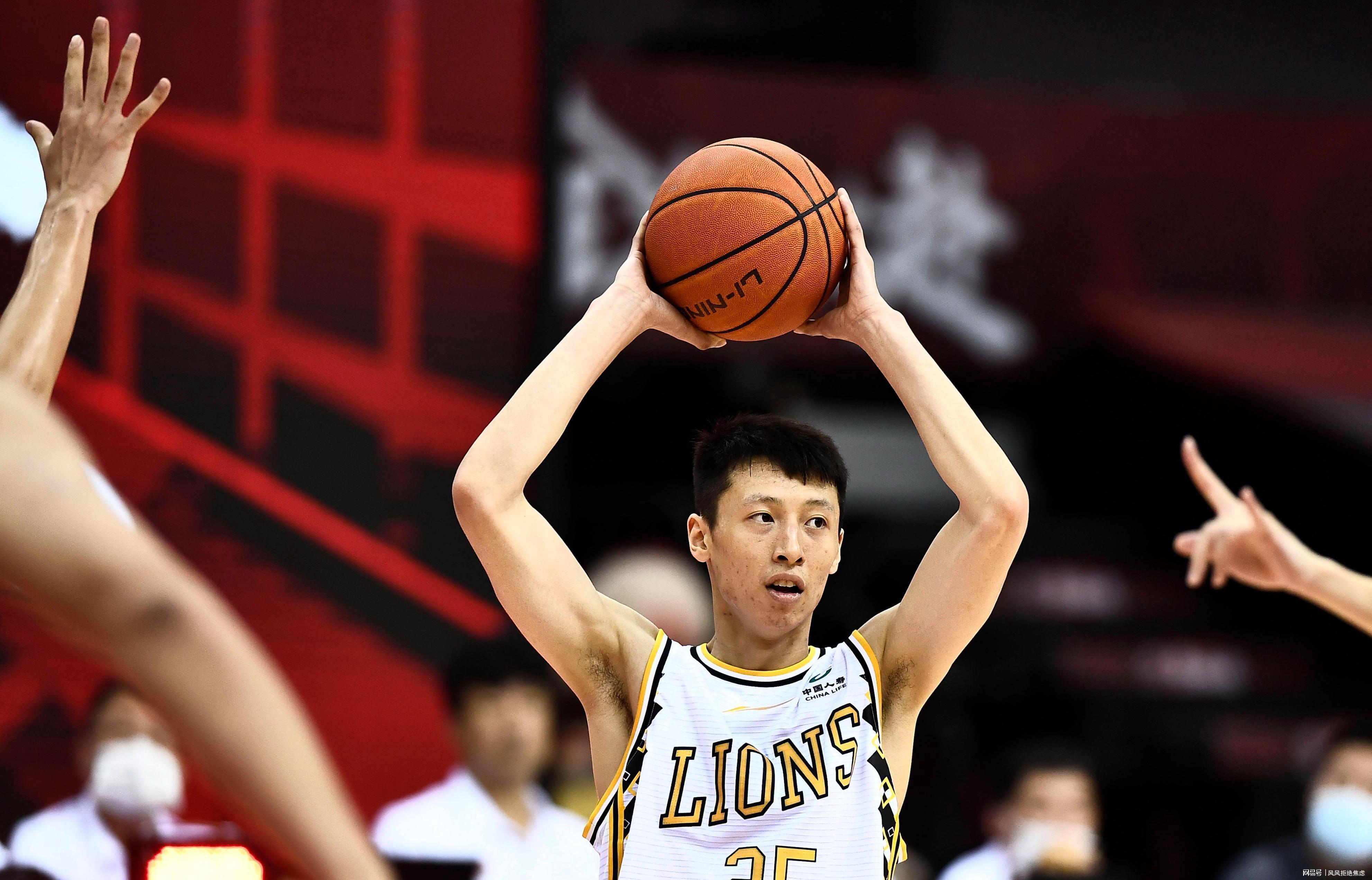  【技术拆解】广厦进攻困局深度剖析：胡金秋爆发背后的战术逻辑与顶薪困局 体育新闻