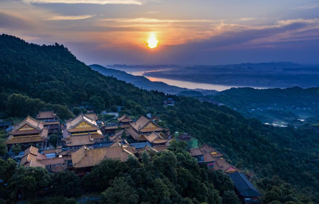  【地理奇观】方山：从丹霞地貌到330岁桢楠群落，一座被长江铭记的「活体标本」 文化旅游