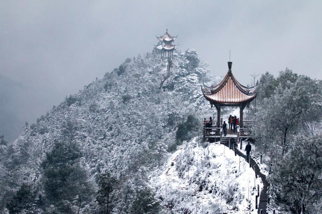  【地理奇观】方山：从丹霞地貌到330岁桢楠群落，一座被长江铭记的「活体标本」 文化旅游