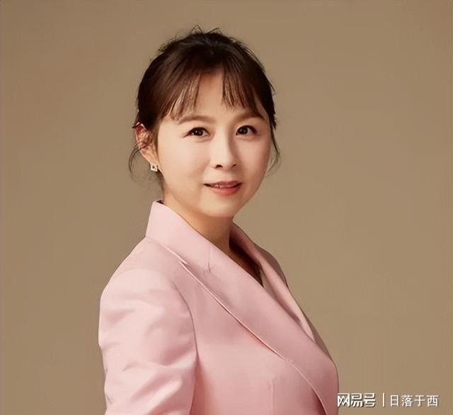  【主持人生态洞察·周瑾】都市新中产的“去家务化”生存法则 娱乐新闻