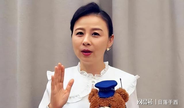  【主持人生态洞察·周瑾】都市新中产的“去家务化”生存法则 娱乐新闻